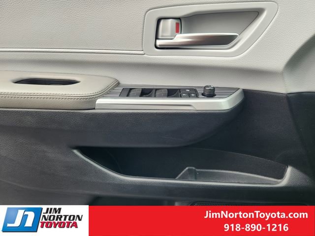 Used 2025 Toyota Sienna XLE image 25