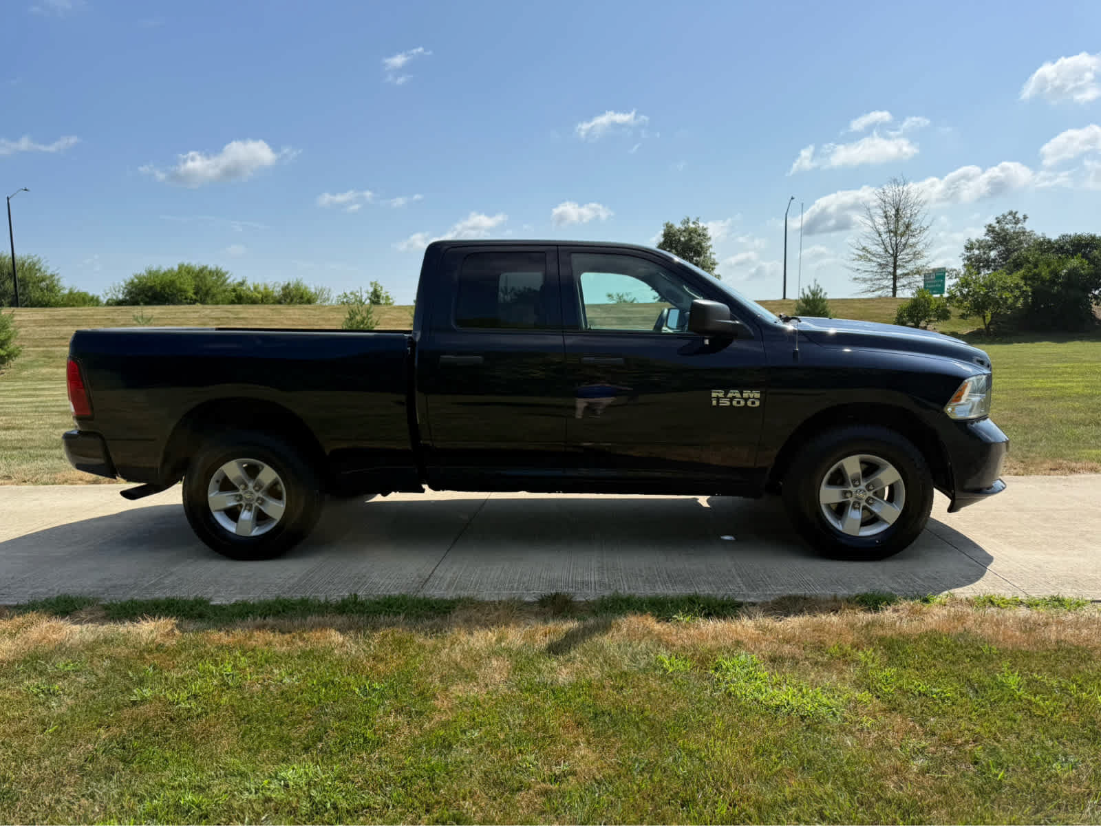 Used 2017 RAM 1500 Express AWD/4WD image 5