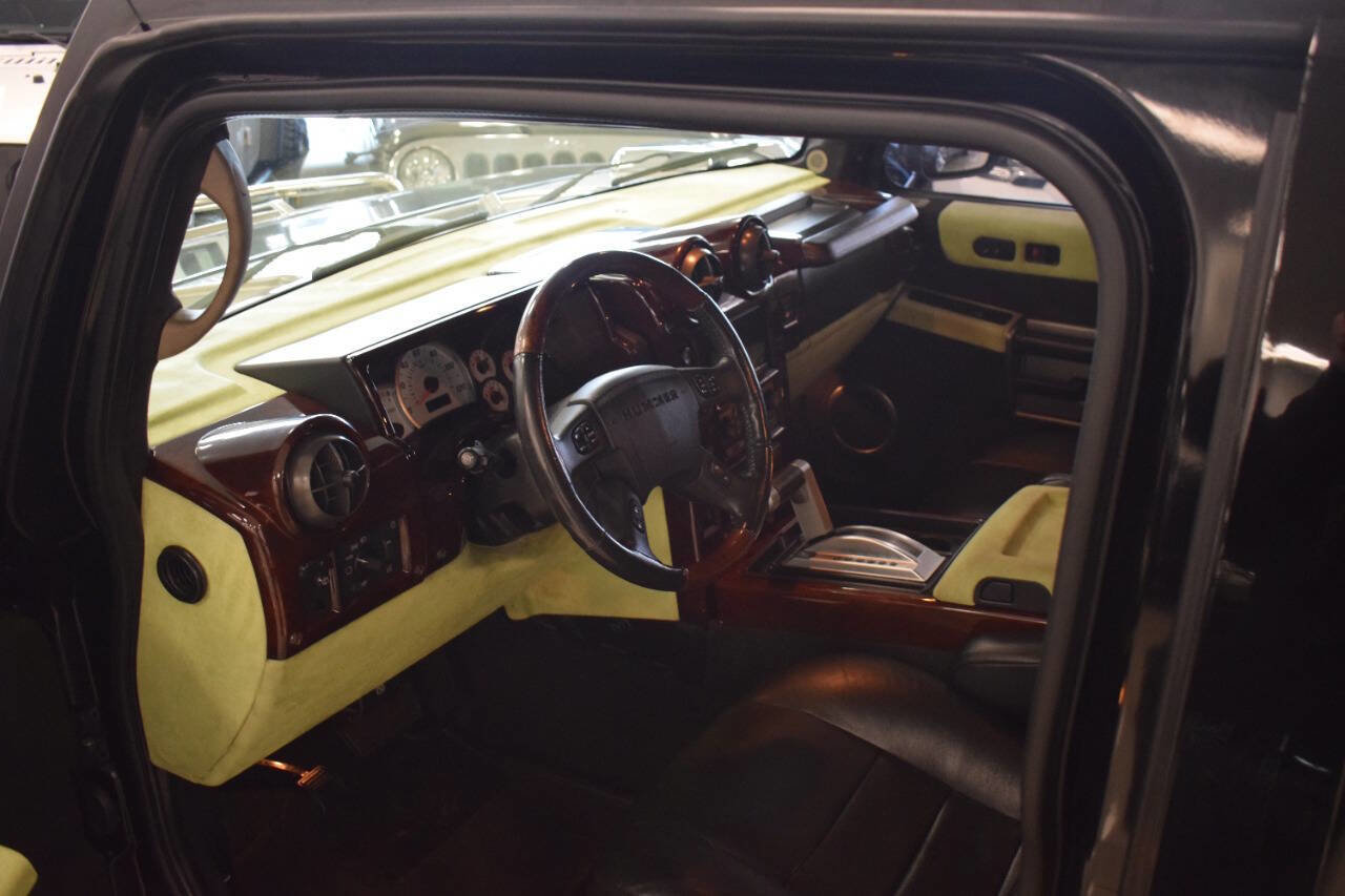 Used 2003 HUMMER H2 w/ Preferred Equipment Group image 49