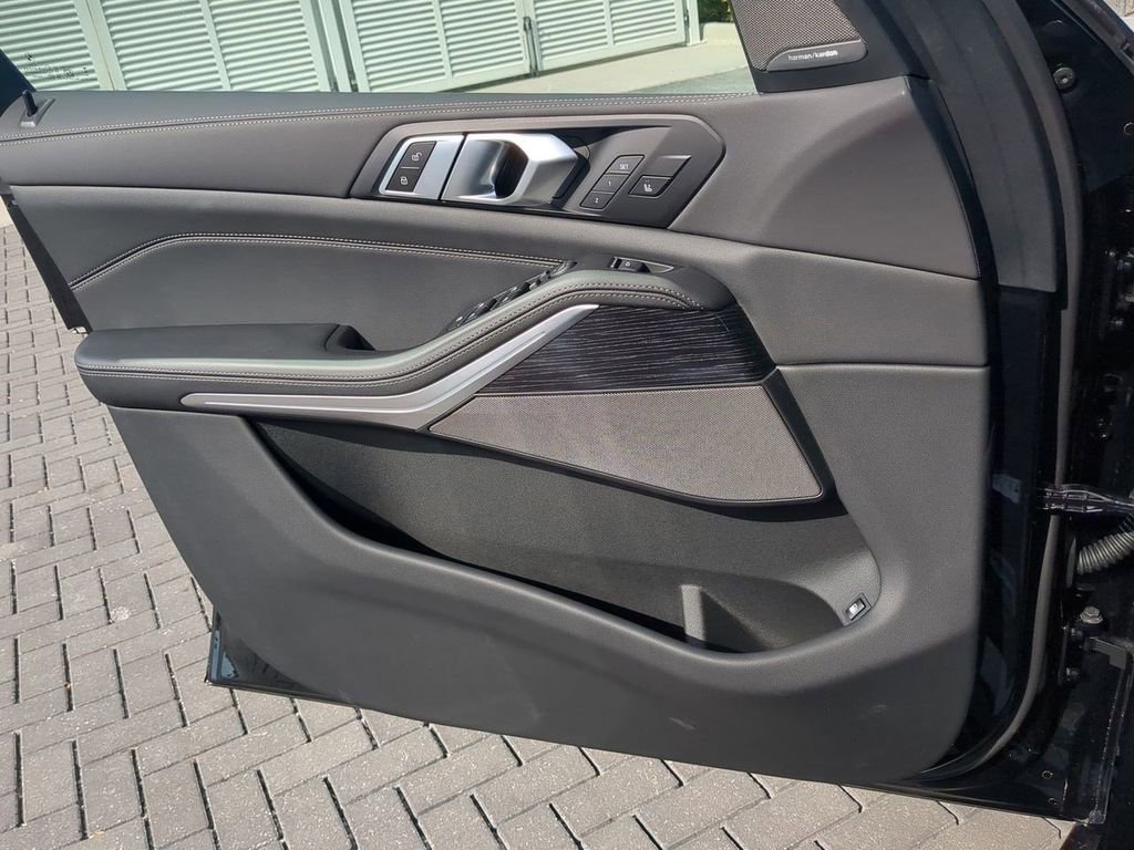 New 2026 BMW X5 xDrive50e w/ M Sport Package image 31