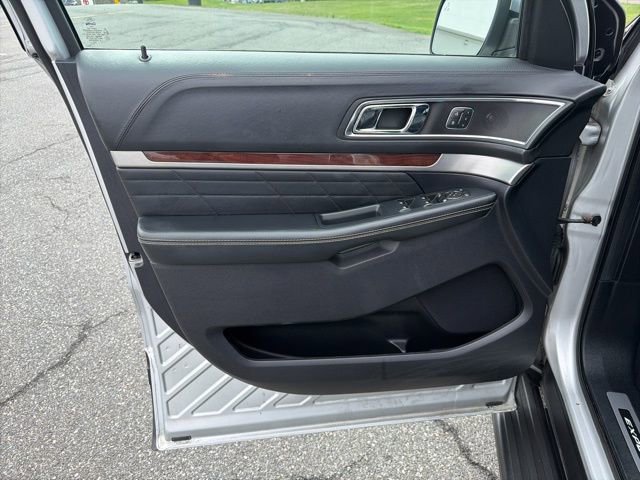 Used 2019 Ford Explorer Platinum image 11