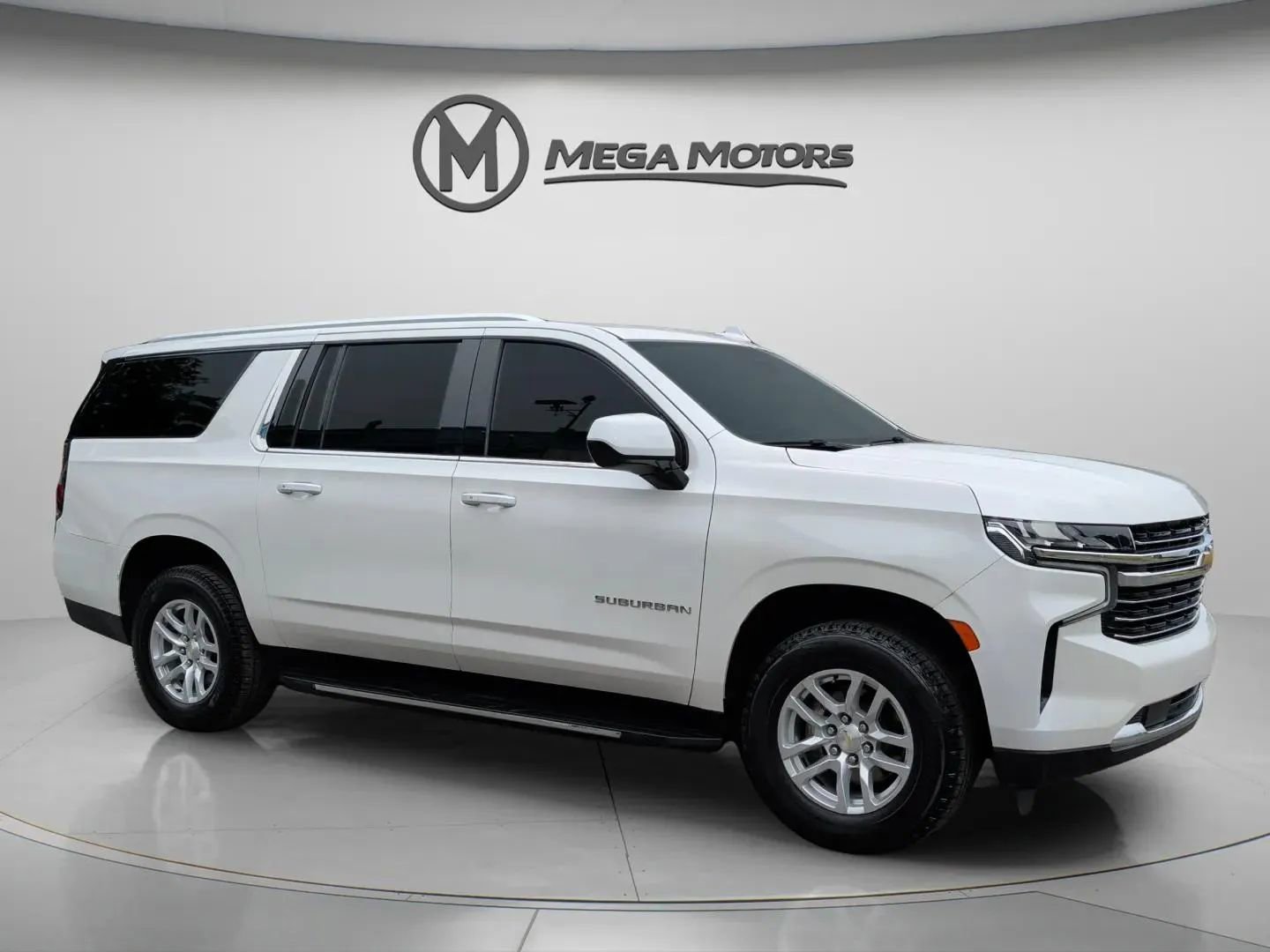 Used 2021 Chevrolet Suburban LT RWD image 10