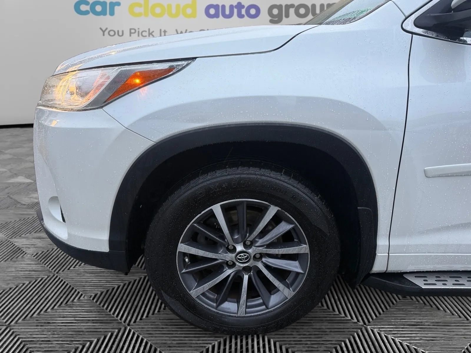 Used 2018 Toyota Highlander XLE image 18