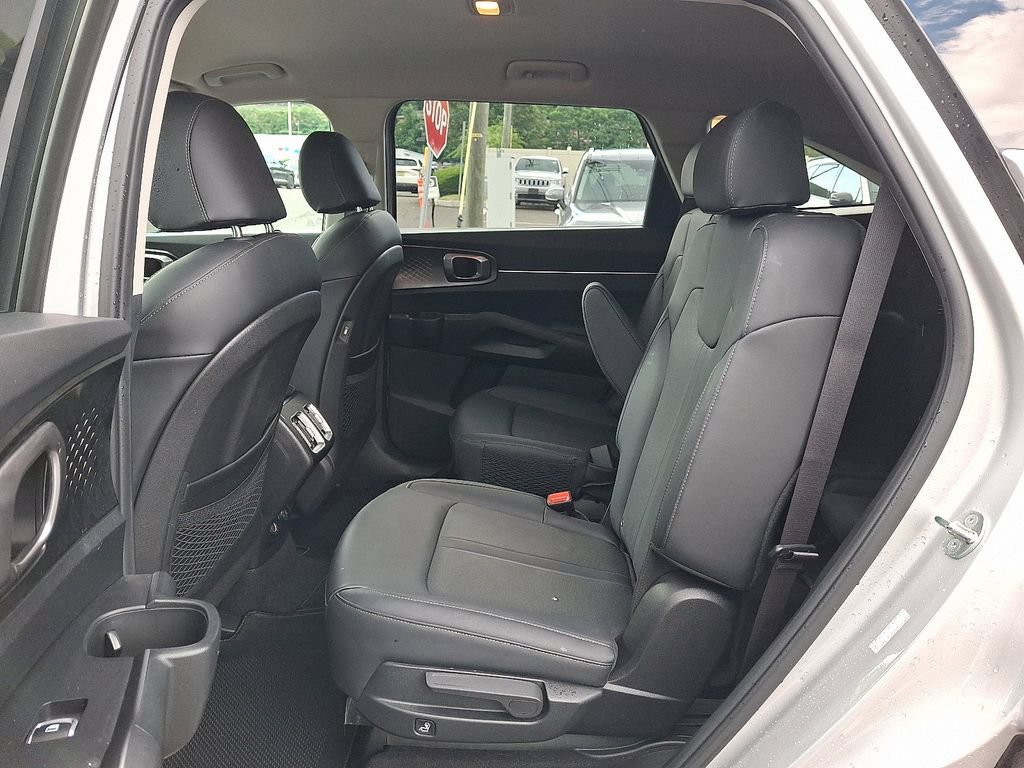 Used 2023 Kia Sorento EX AWD/4WD image 11