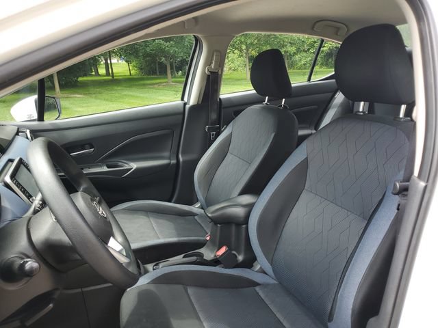 Used 2023 Nissan Versa SV FWD image 5