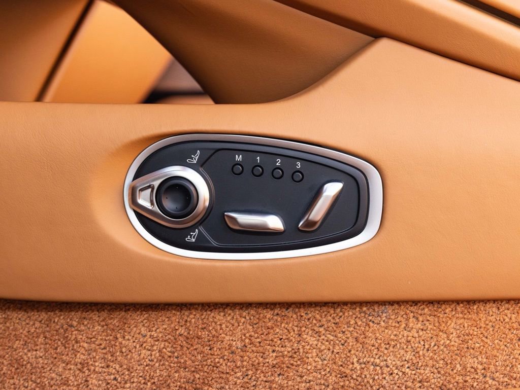 Used 2025 Aston Martin DB12 Volante image 41