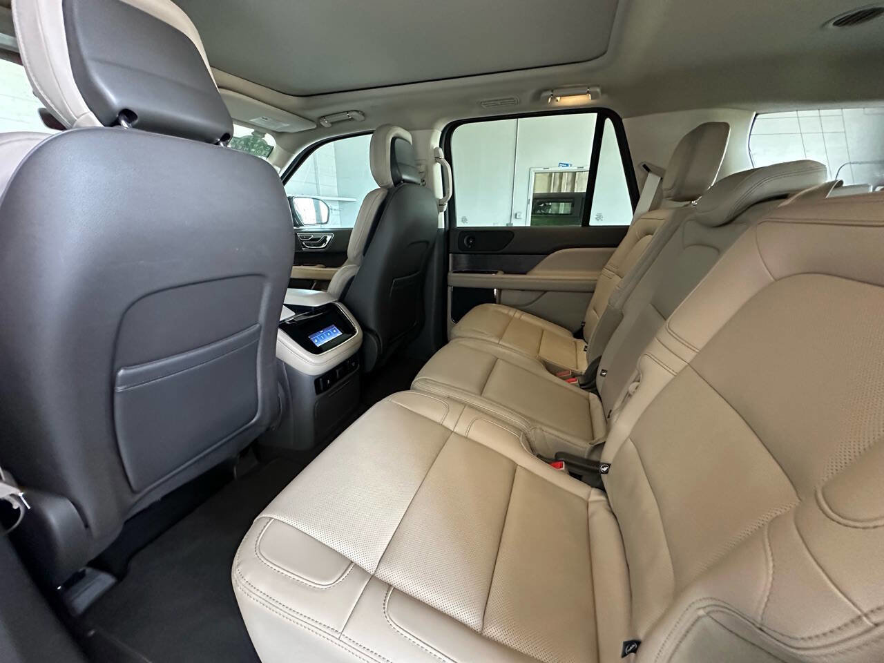 Used 2022 Lincoln Navigator 2WD image 15