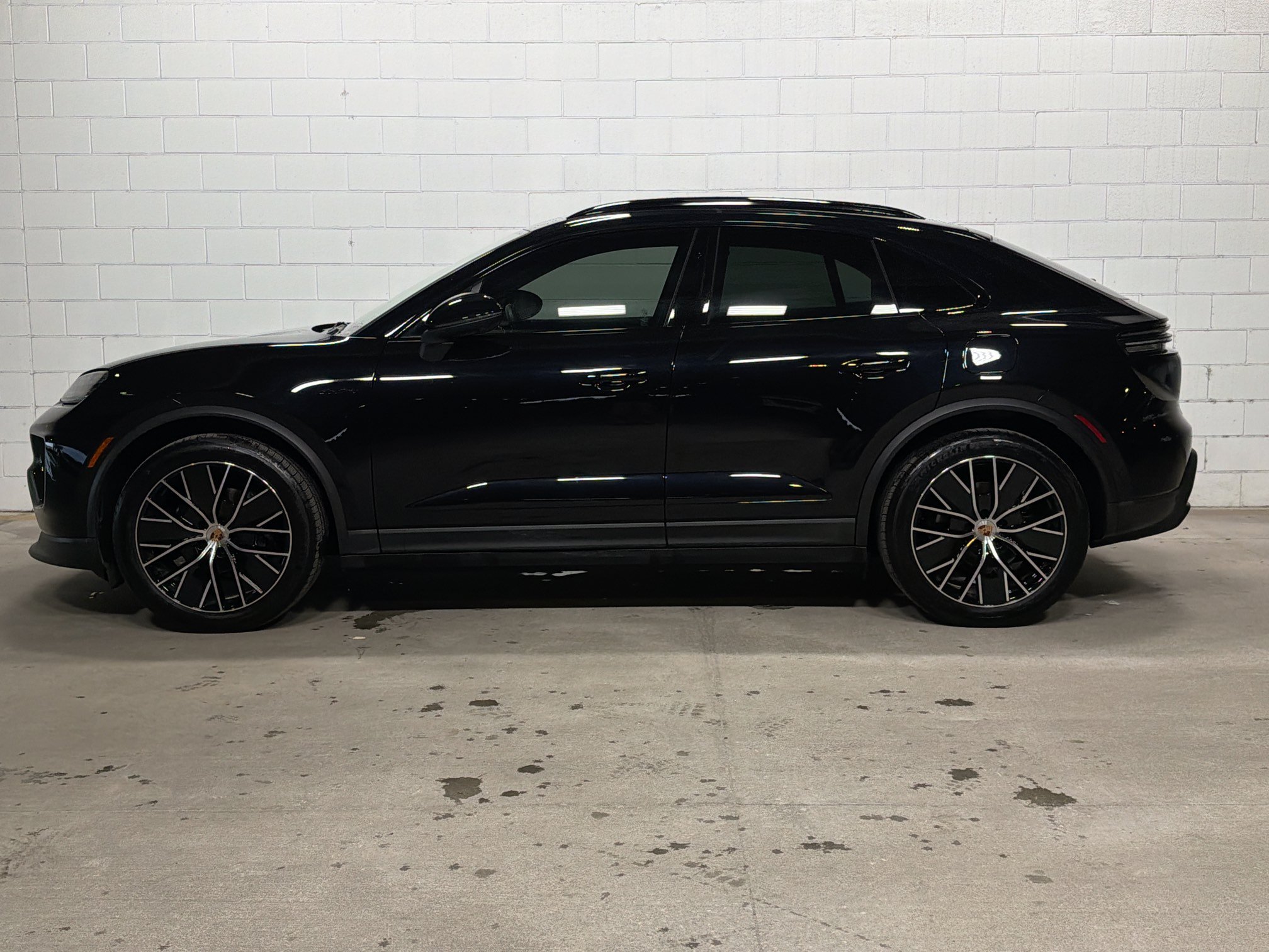 Certified 2026 Porsche Macan Electric RWD image 2