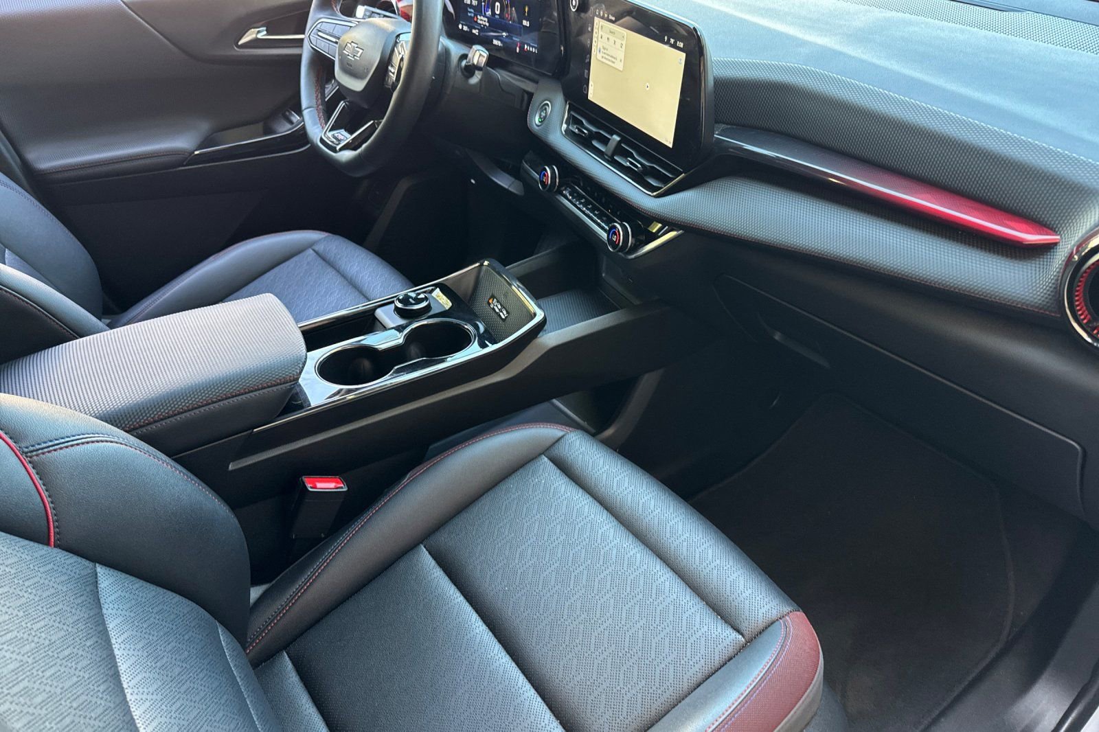 Used 2025 Chevrolet Equinox RS AWD/4WD image 19