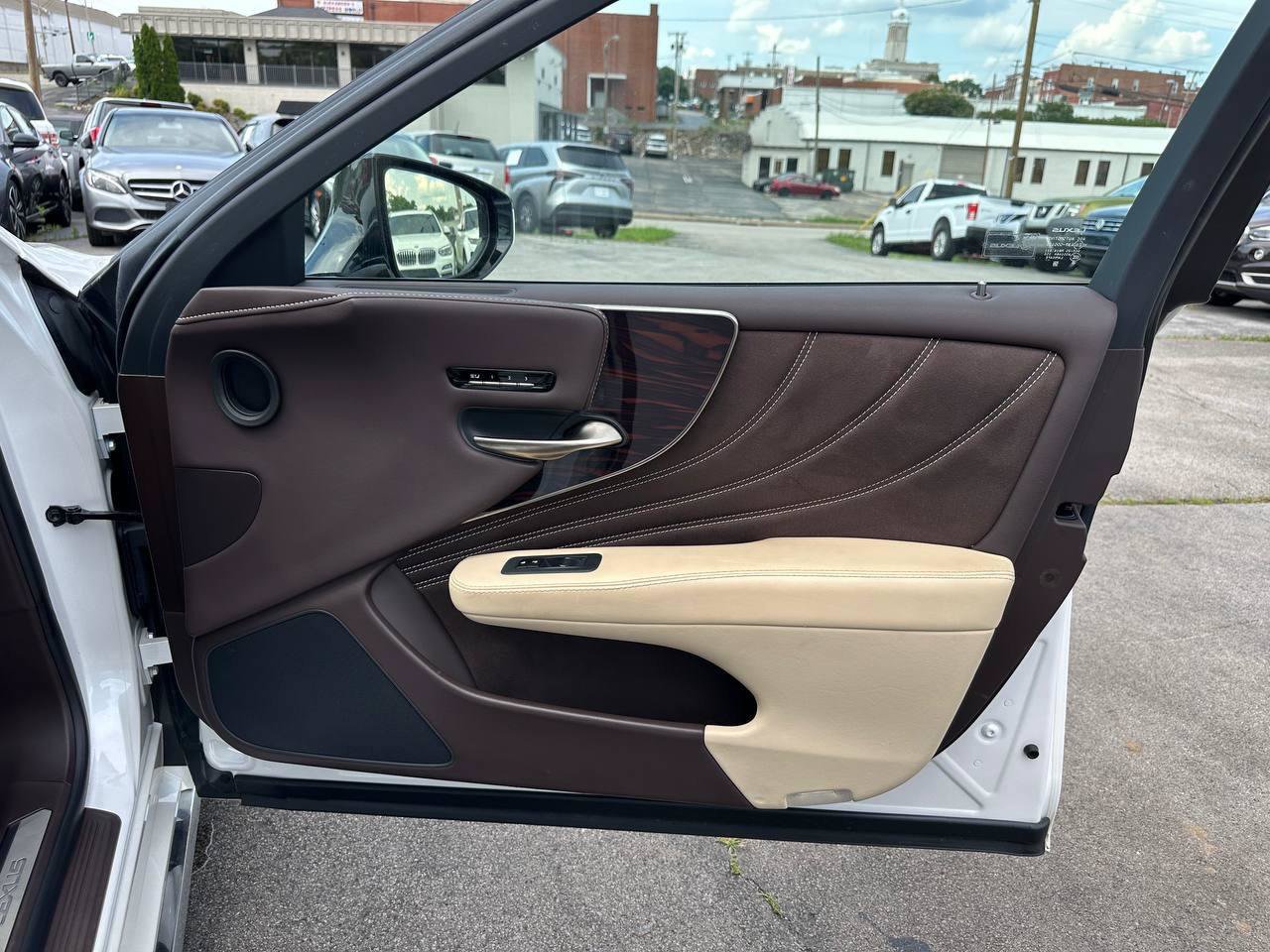 Used 2018 Lexus LS 500h AWD w/ Luxury Package image 30