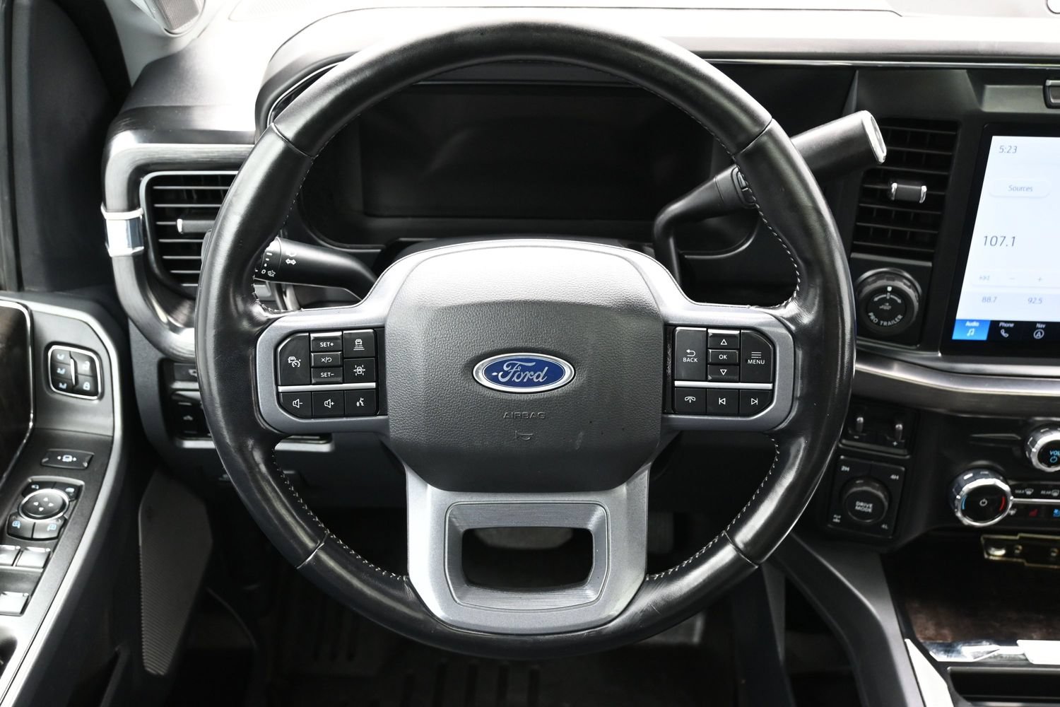 Used 2023 Ford F250 Lariat w/ Lariat Ultimate Package AWD/4WD image 15