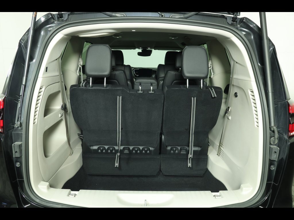 Used 2022 Chrysler Pacifica Touring-L image 16