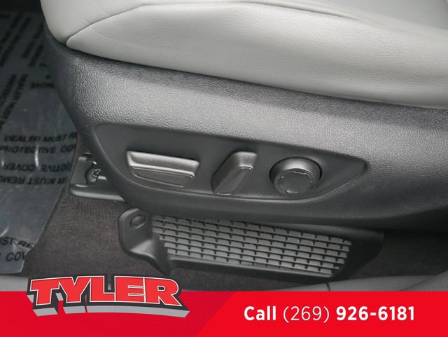 Used 2024 Toyota Sienna XLE FWD image 21