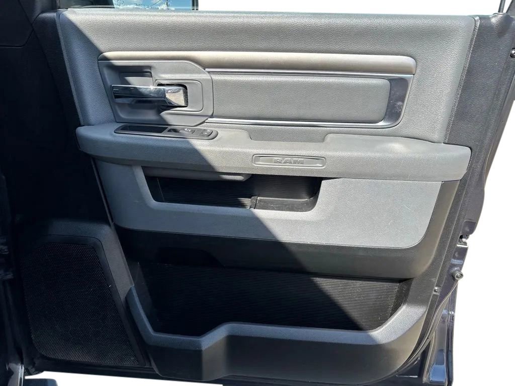Used 2020 RAM 1500 Classic SLT AWD/4WD image 30