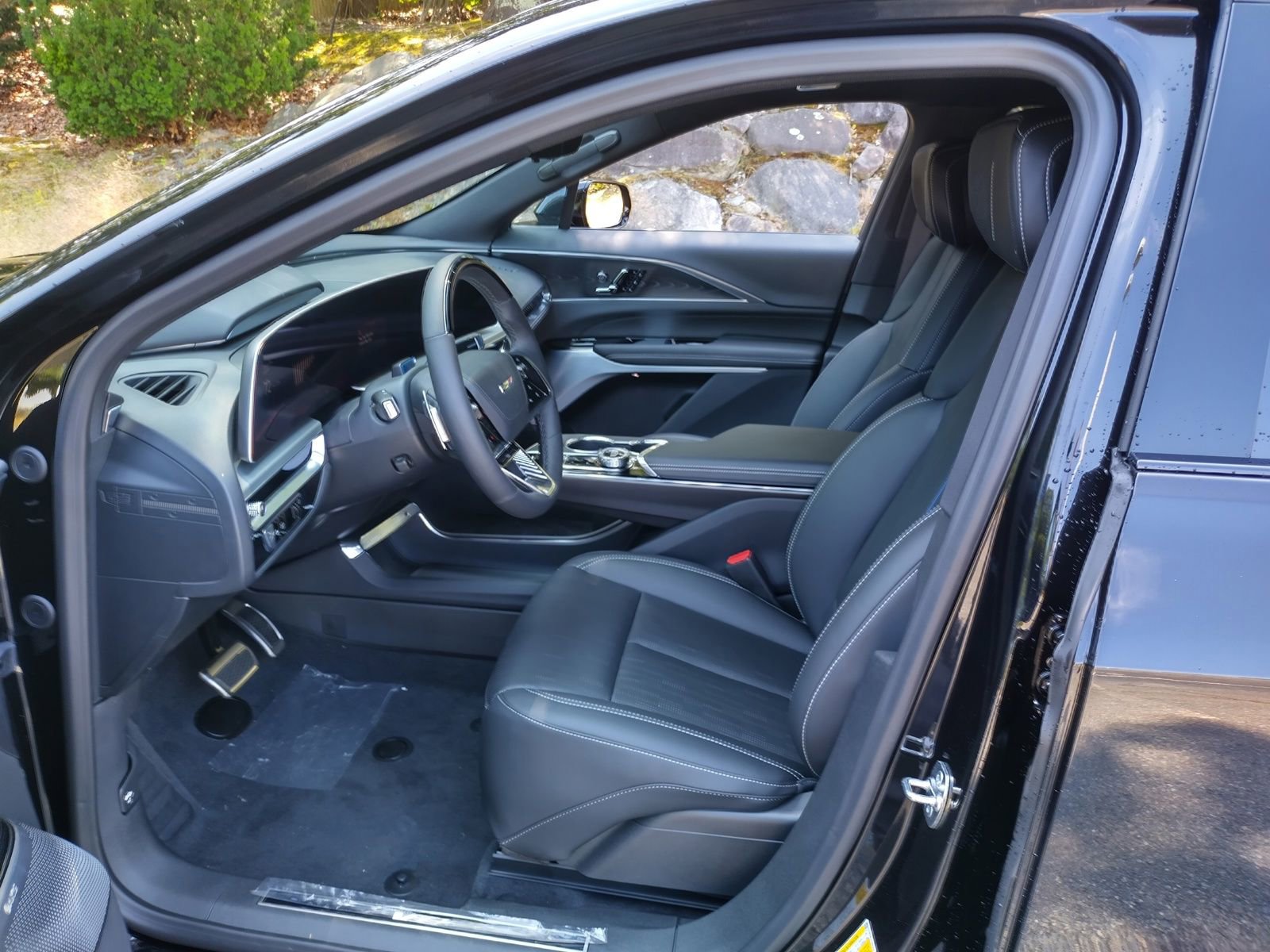 New 2026 Cadillac Lyriq V w/ LPO, Bronce Accent Package image 11