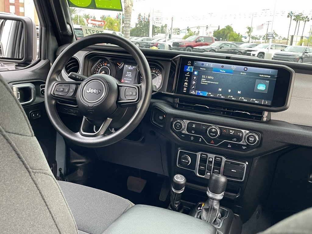 Certified 2025 Jeep Gladiator Sport image 23