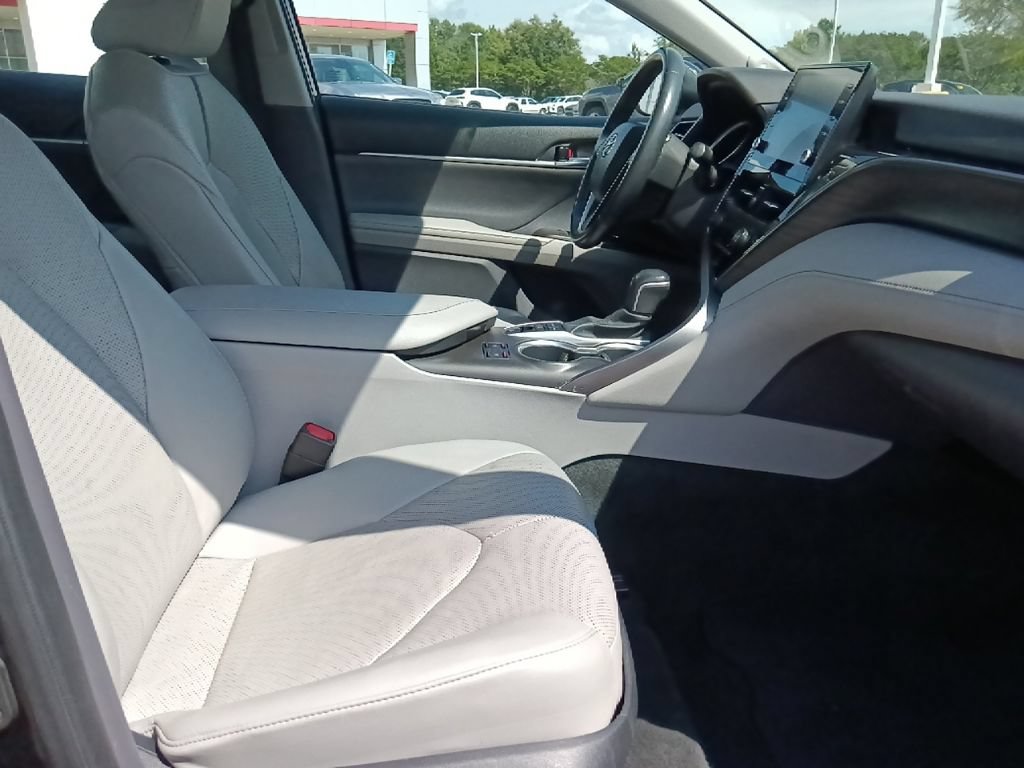 Used 2023 Toyota Camry XLE w/ Navigation Package FWD image 31