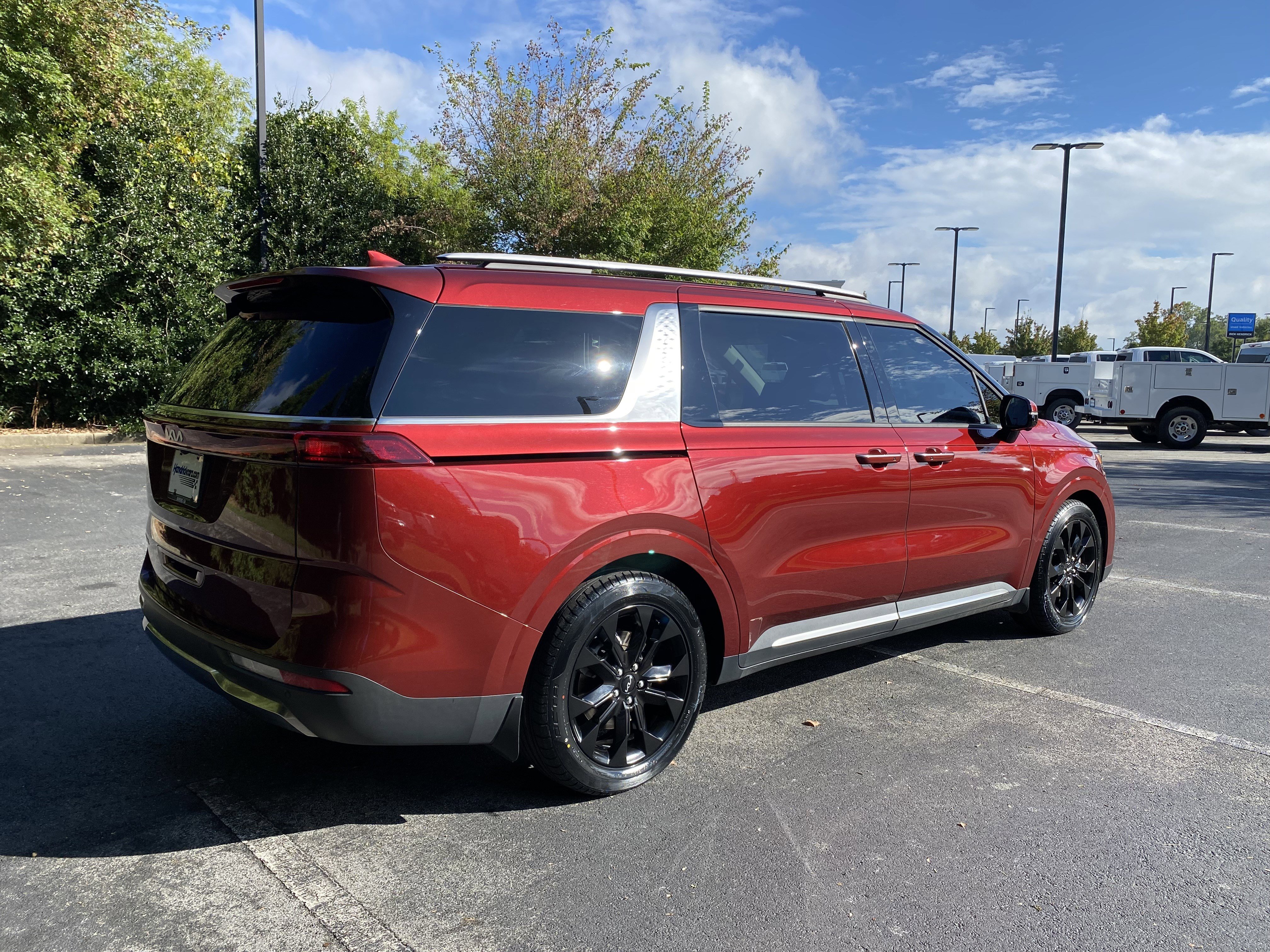 Used 2023 Kia Carnival SX image 9