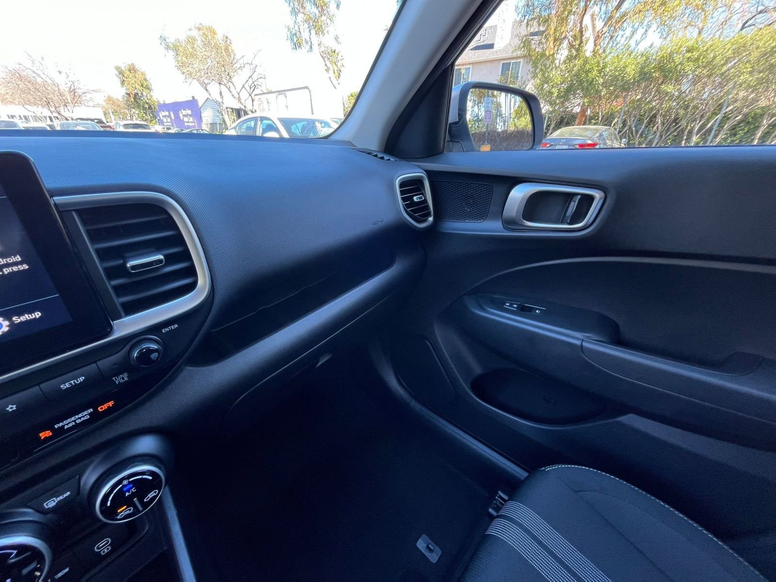 Used 2025 Hyundai Venue SEL image 34