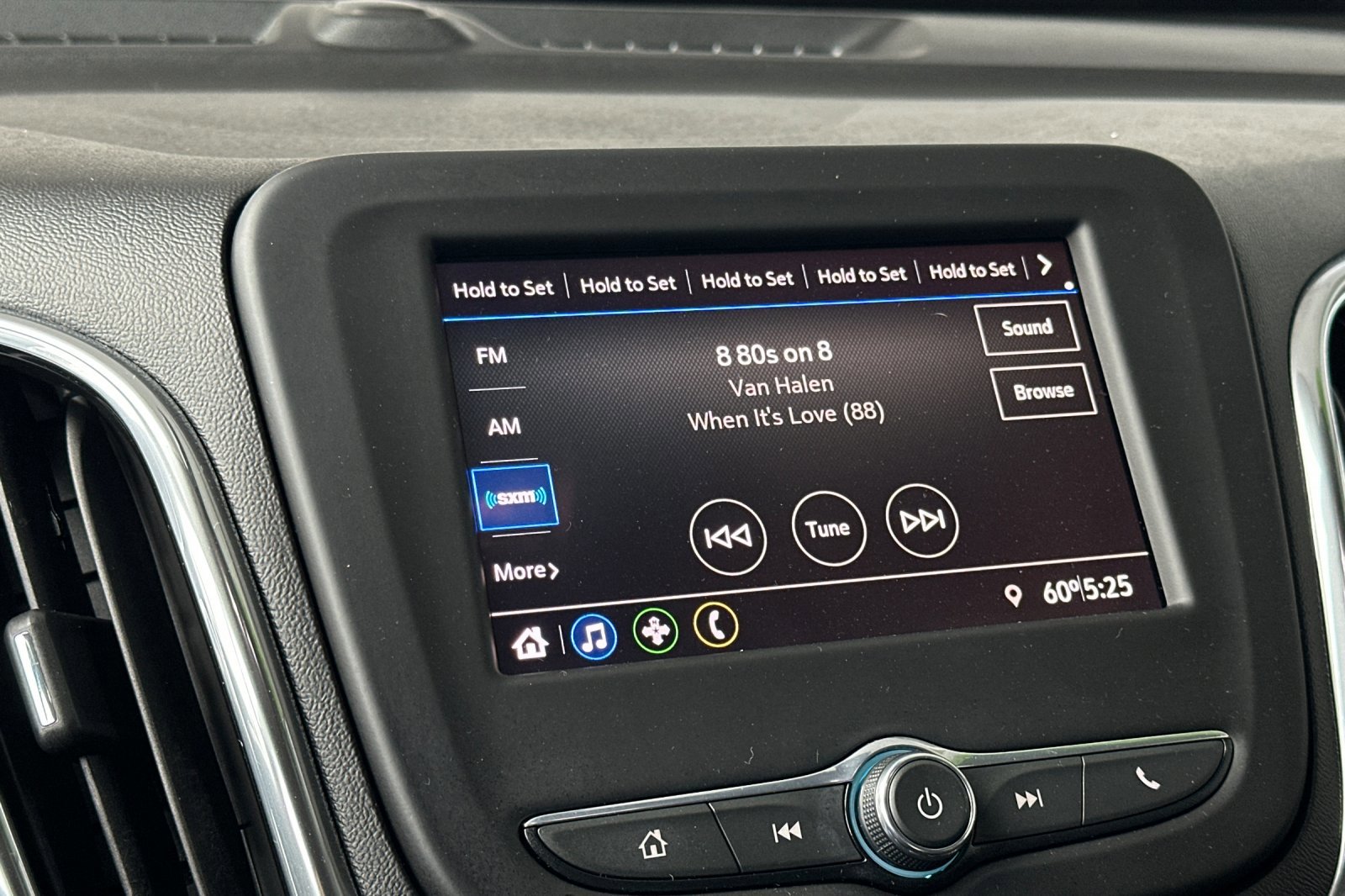 Used 2020 Chevrolet Equinox LT w/ LPO, Floor Liner Package image 18