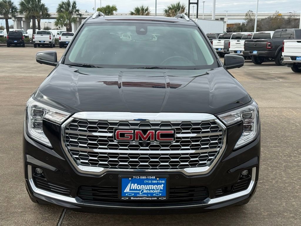 Used 2022 GMC Terrain Denali w/ Black Diamond Edition image 3