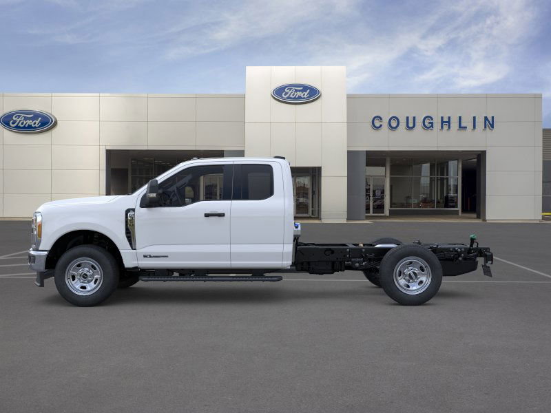 New 2025 Ford F350 XL w/ XL Chrome Package image 3