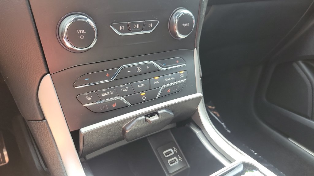 Used 2020 Ford Edge ST-Line FWD image 18