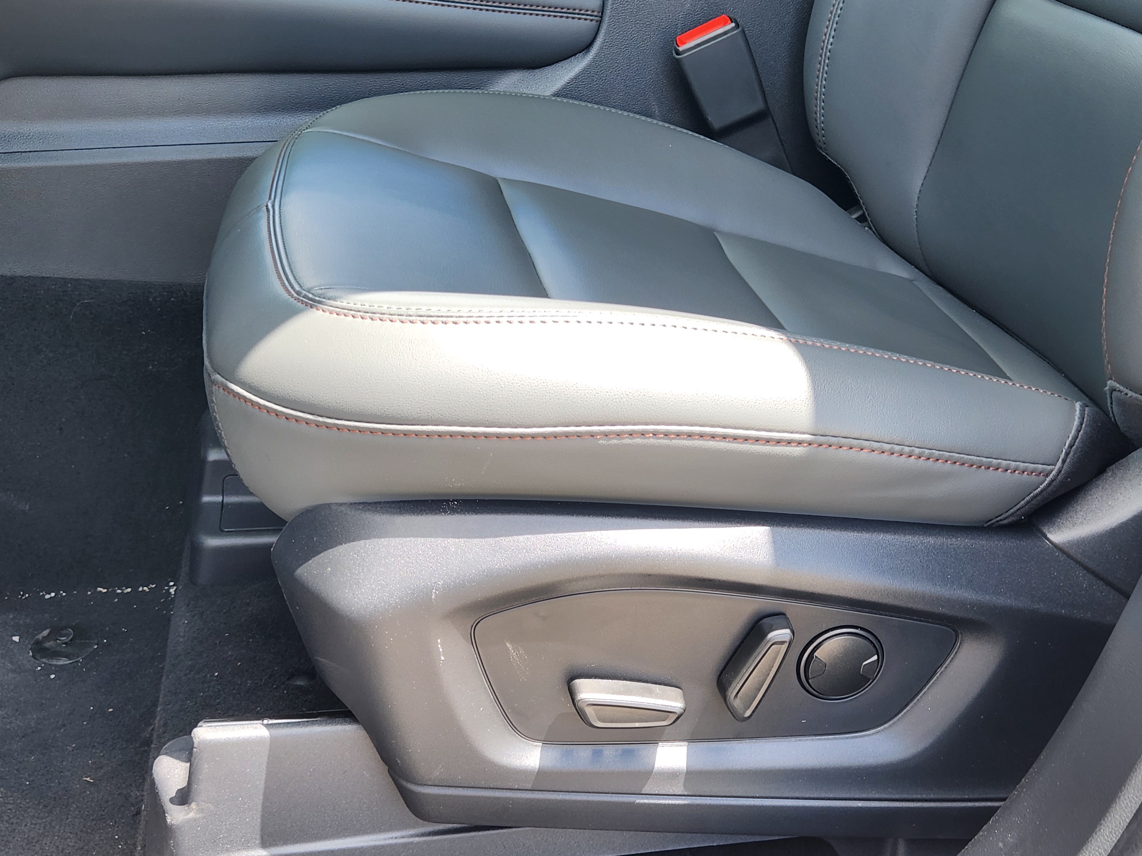 New 2026 Ford Explorer Active w/ Active Comfort Package RWD image 17