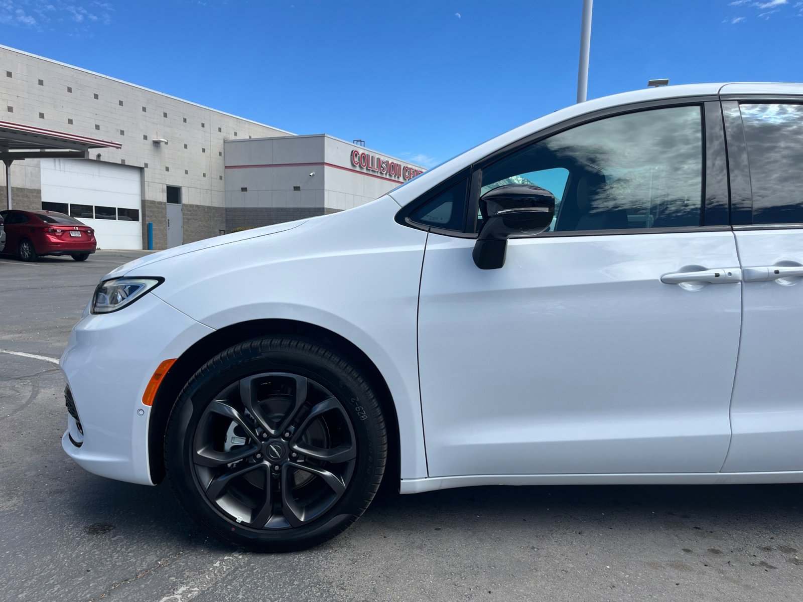 New 2026 Chrysler Pacifica Select image 9