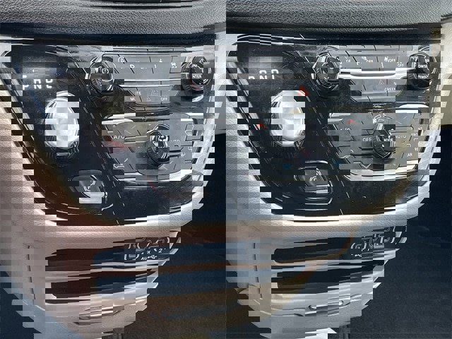 Used 2024 Chrysler Pacifica Touring-L image 18