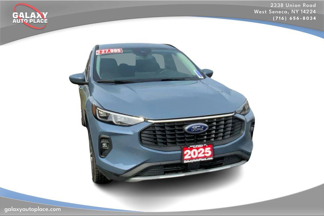 Used 2025 Ford Escape Platinum AWD/4WD image 3