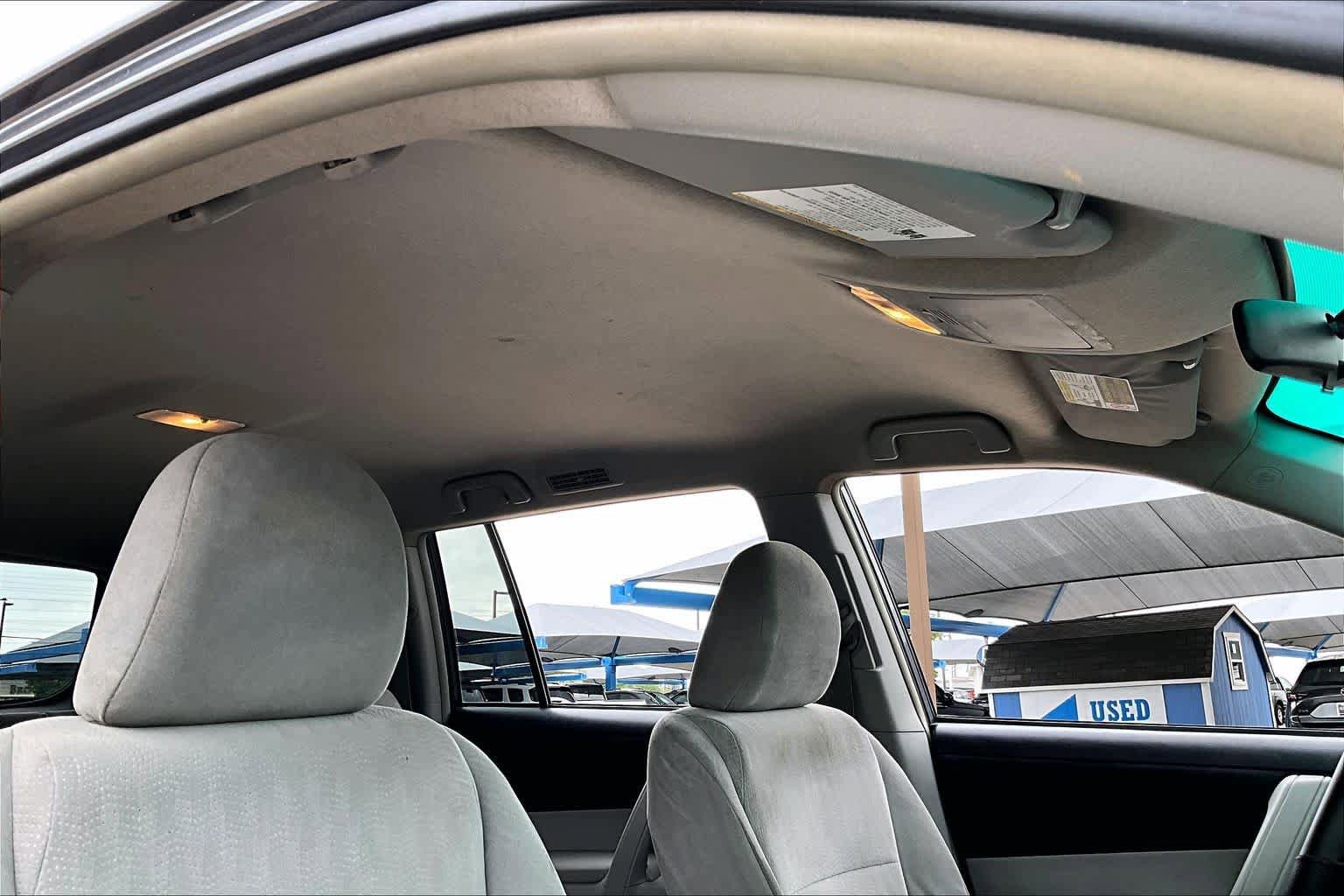 Used 2012 Toyota Highlander FWD w/ Cold Weather Pkg image 12