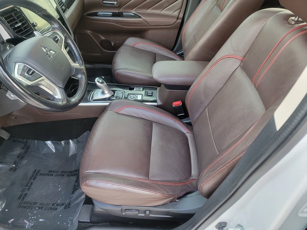 Used 2018 Mitsubishi Outlander 4WD Plug-In Hybrid image 10