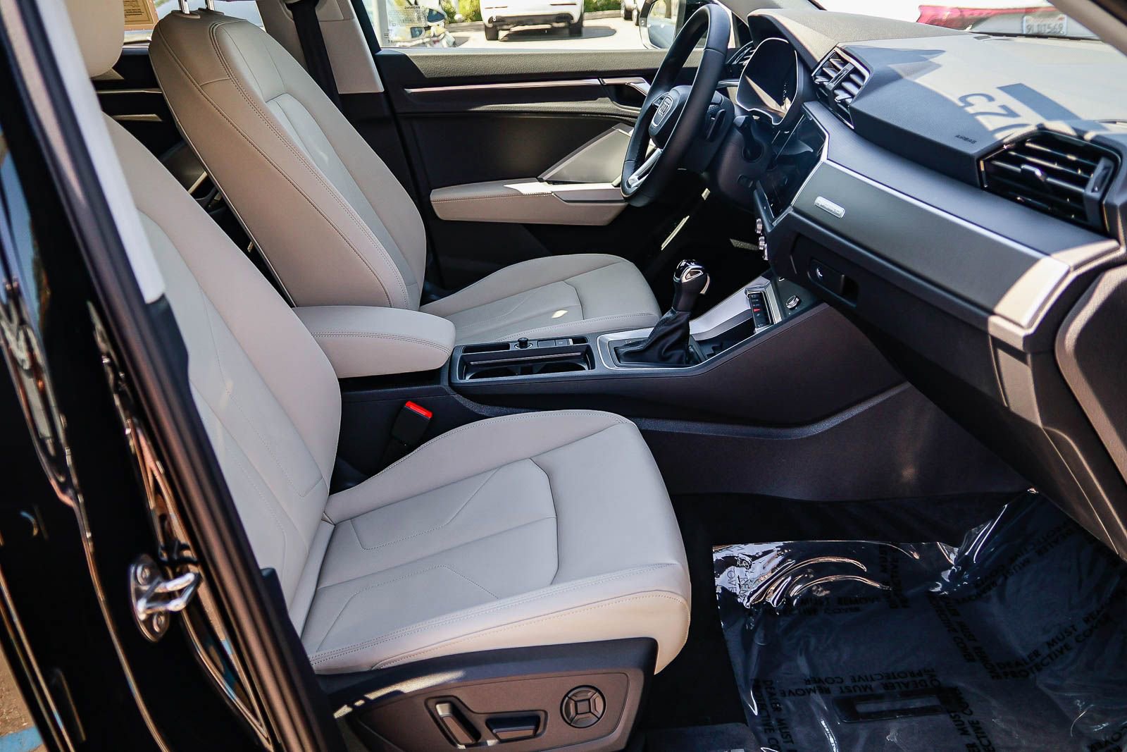 Used 2025 Audi Q3 2.0T Premium w/ Convenience Package image 17