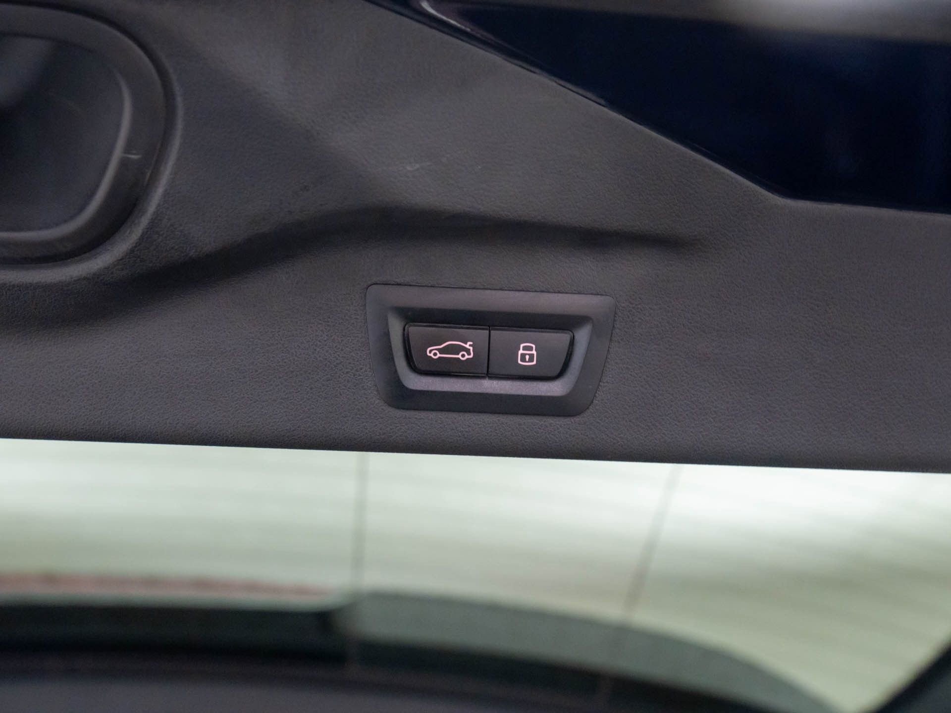 Used 2025 BMW X7 M60i image 35