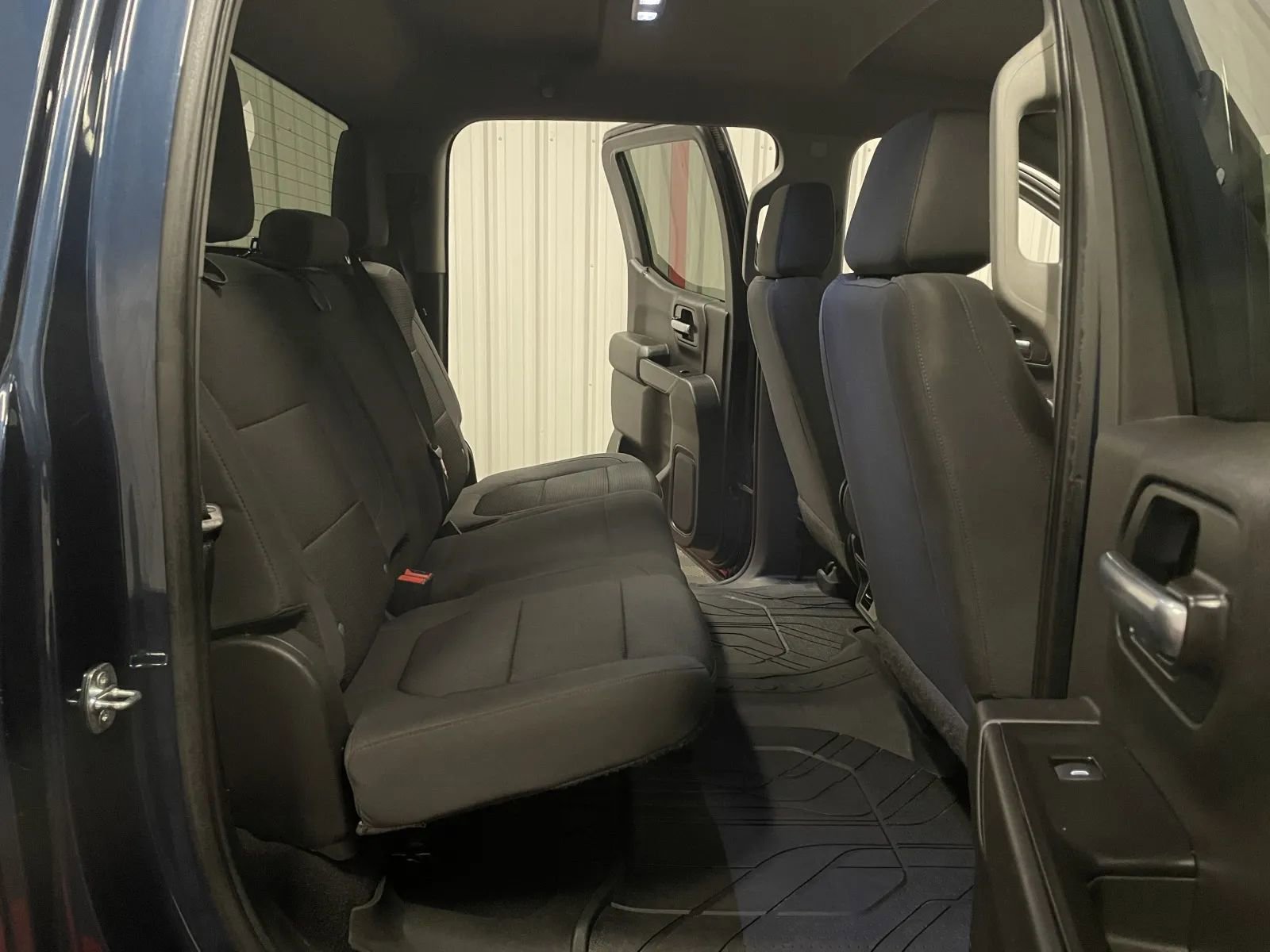 Used 2020 Chevrolet Silverado 1500 Custom w/ Custom Value Package image 40