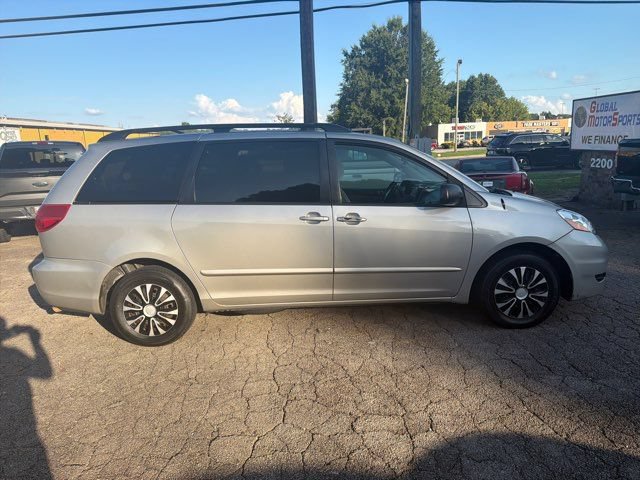 Used 2010 Toyota Sienna LE FWD image 6