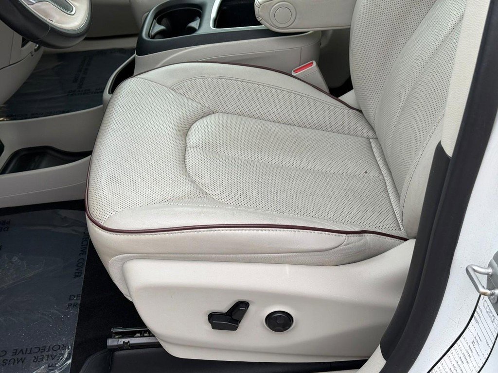 Used 2020 Chrysler Pacifica Limited image 18