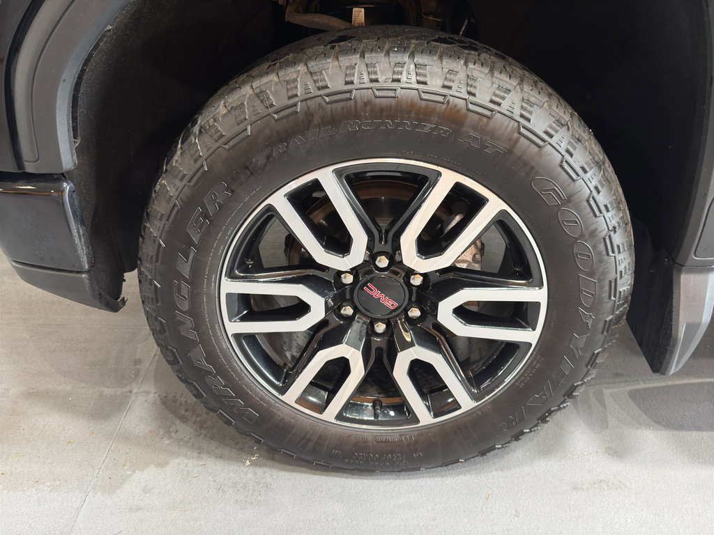 Used 2025 GMC Sierra 1500 AT4 w/ AT4 Premium Package AWD/4WD image 10
