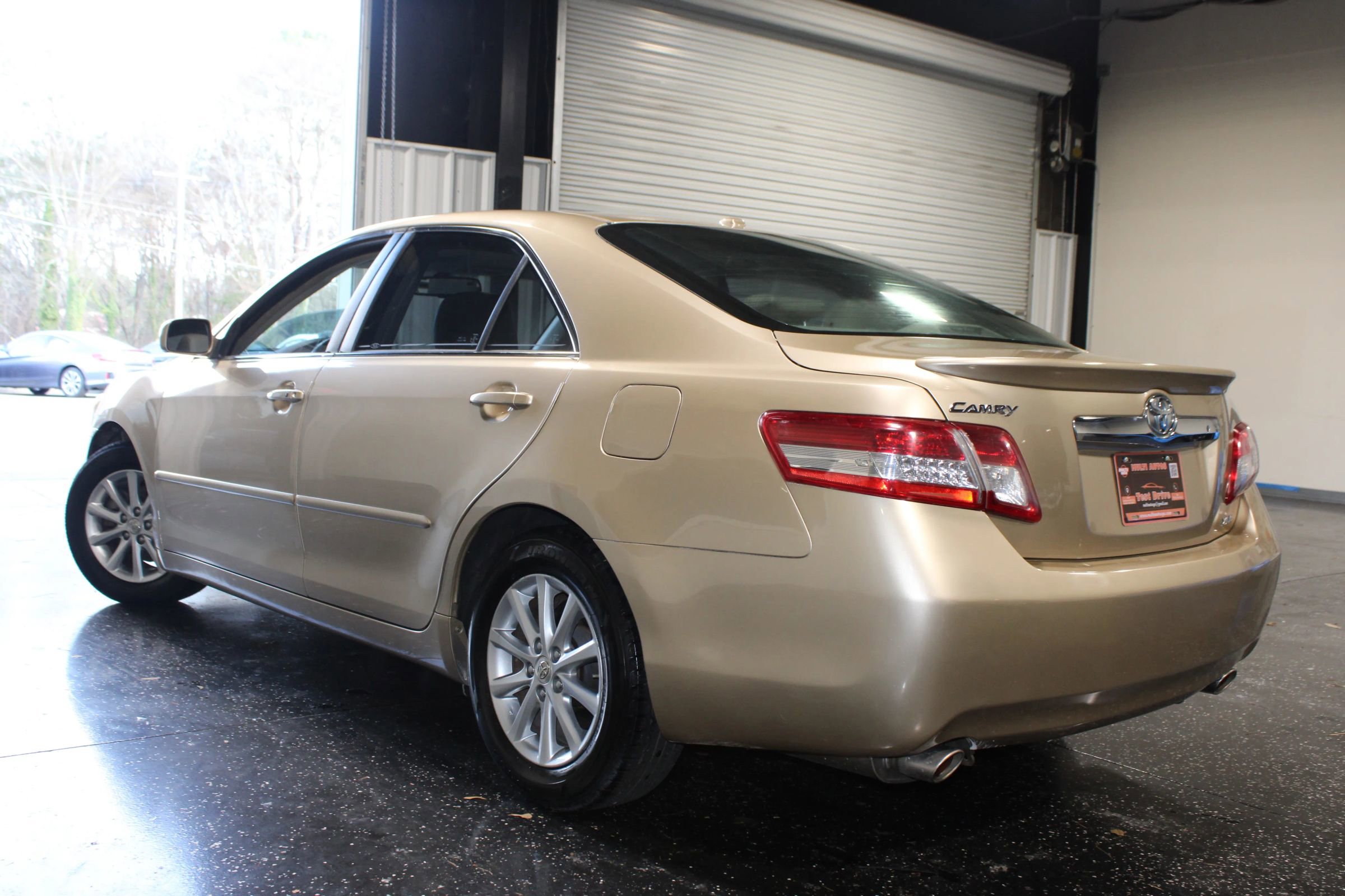 Used 2010 Toyota Camry XLE image 4