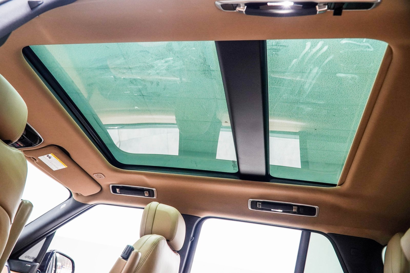 Used 2023 Land Rover Range Rover SE image 40