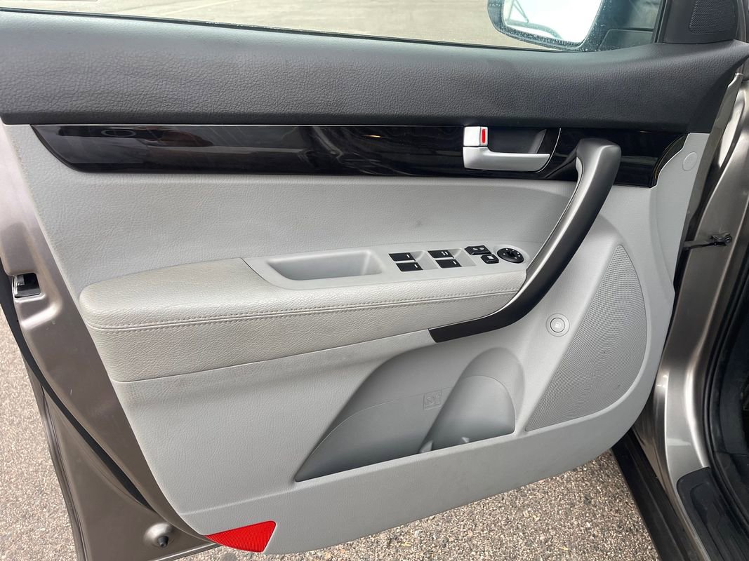 Used 2015 Kia Sorento LX image 14