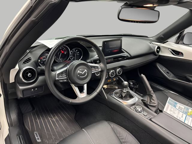 Used 2021 MAZDA MX-5 Miata RF Grand Touring RWD image 16