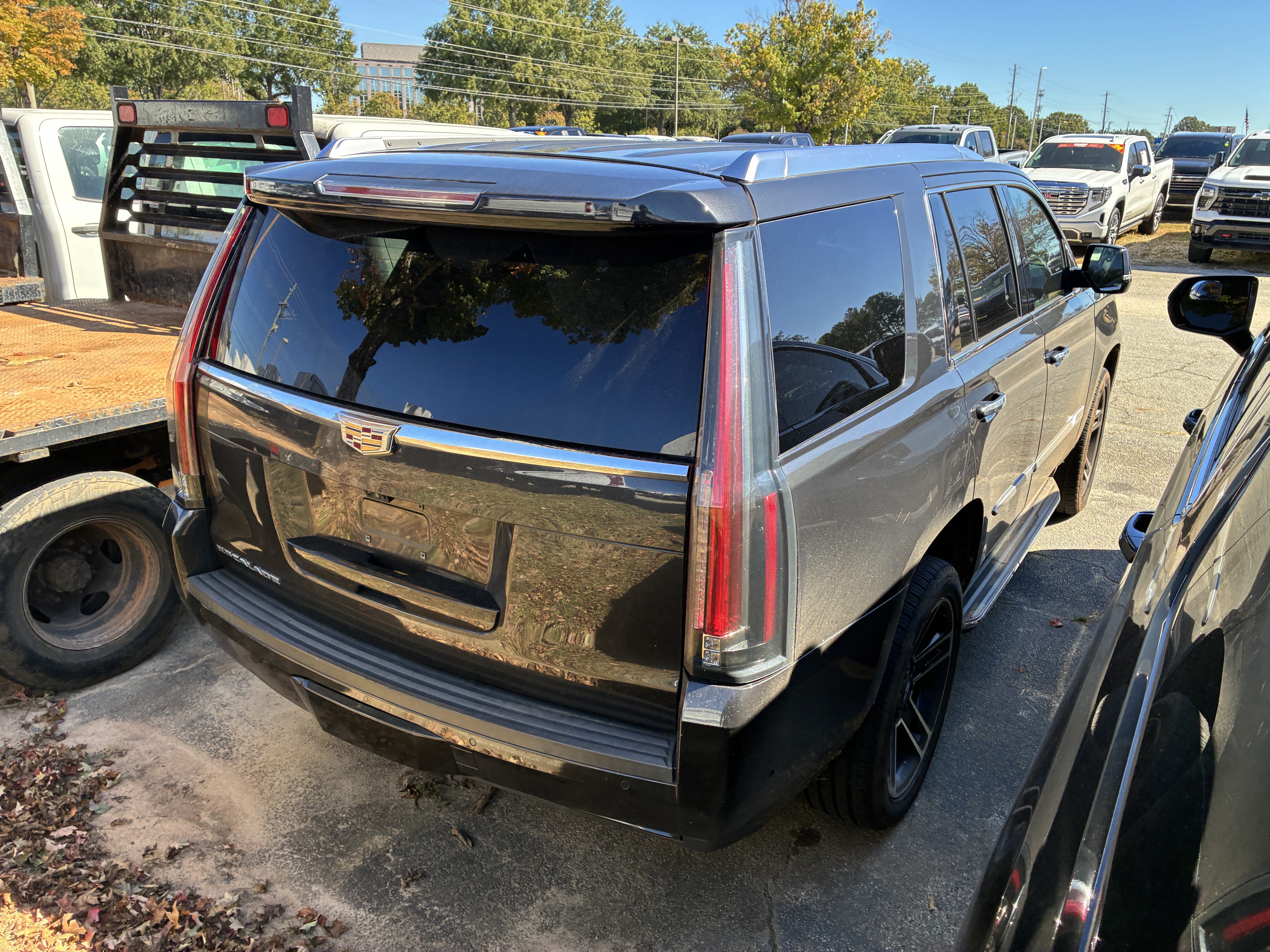 Used 2019 Cadillac Escalade Luxury AWD/4WD image 8