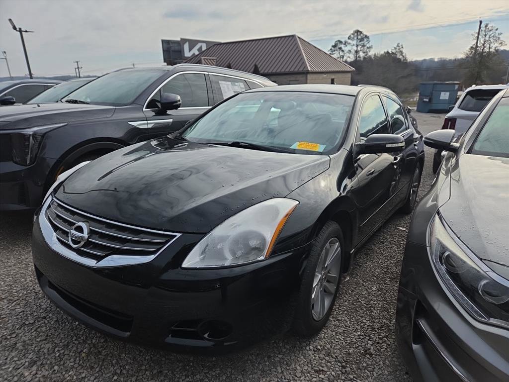 Used 2010 Nissan Altima 3.5 SR image 1