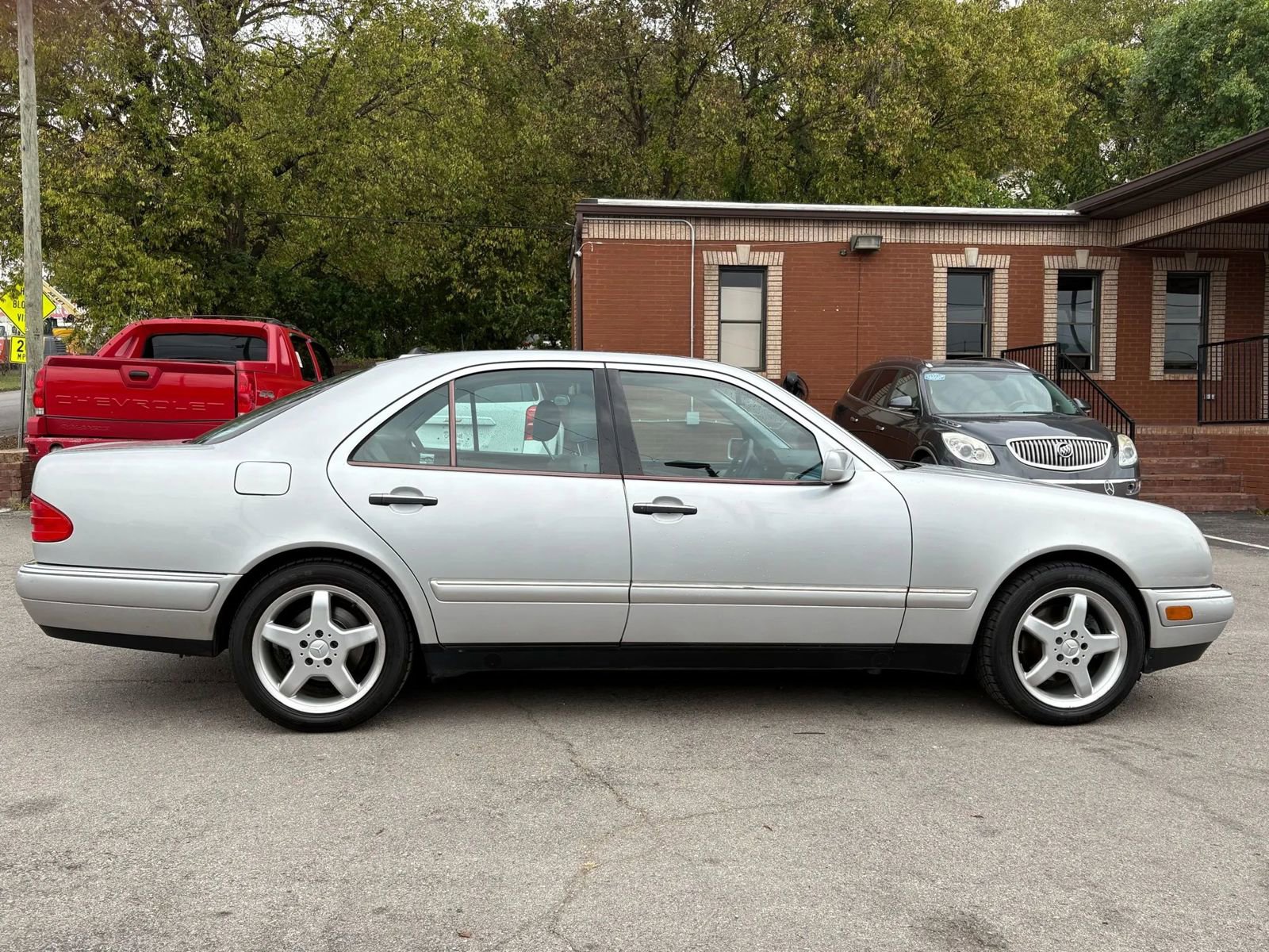Used 1999 Mercedes-Benz E 320 Sedan image 6