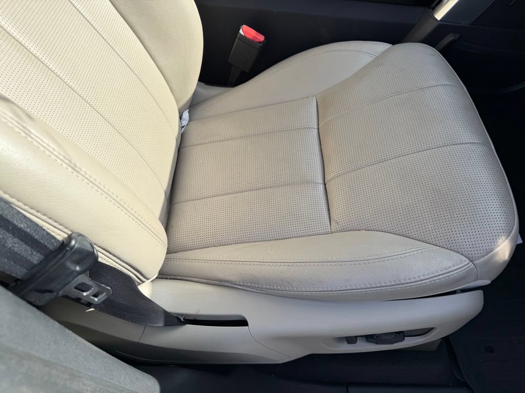 Used 2018 Land Rover Discovery HSE AWD/4WD image 17
