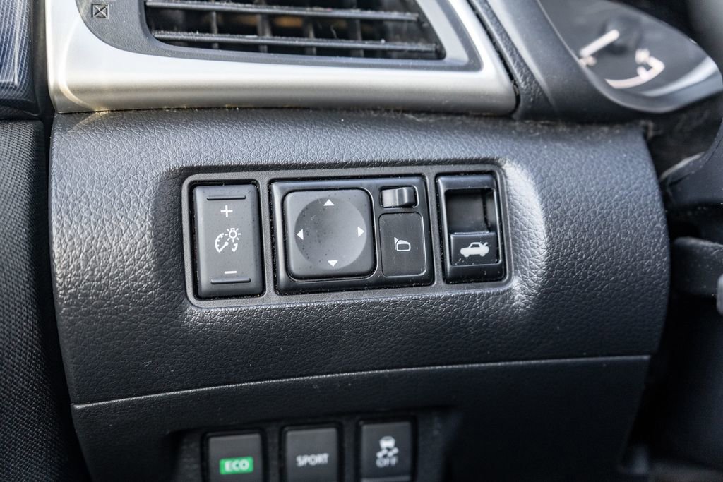 Used 2018 Nissan Sentra SR w/ Technology Package image 21