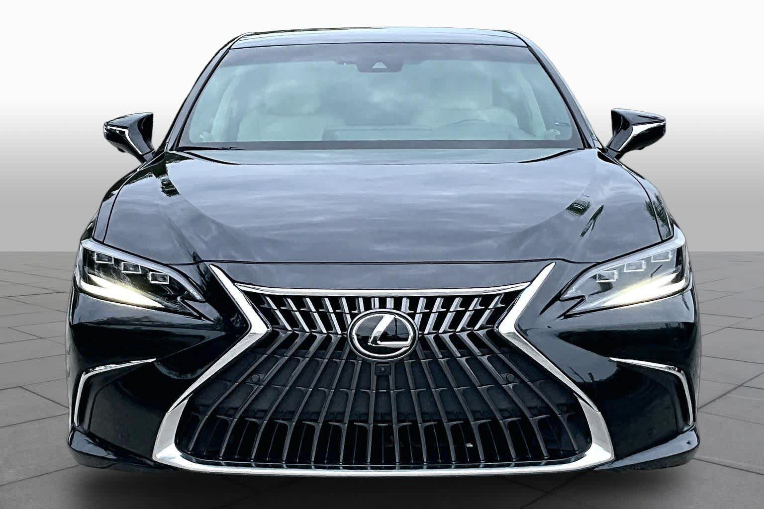 Used 2025 Lexus ES 350 Ultra Luxury w/ Accessory Package (Z2) FWD image 4