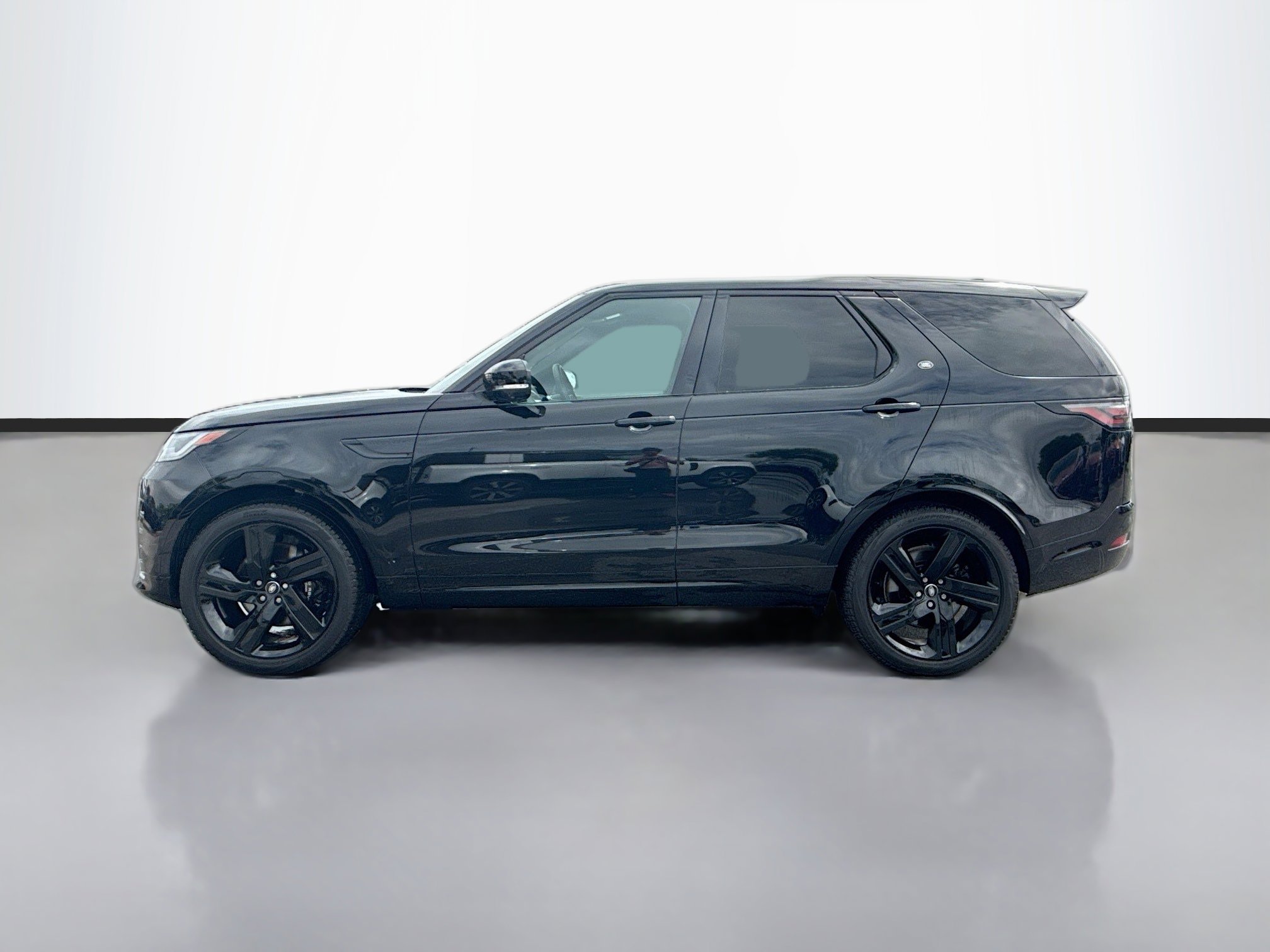 Used 2025 Land Rover Discovery Metropolitan Edition AWD/4WD image 2